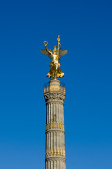Fototapeta na wymiar Kolumna Zwycięstwa w Berlinie złoty