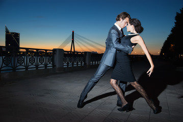 tango in the night city - obrazy, fototapety, plakaty