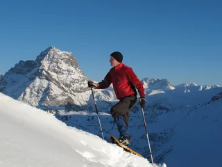 Fotobehang Schneeschuhwandern im Hochgebirge © Andreas P