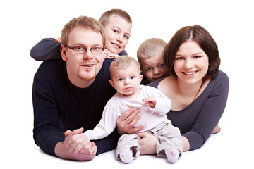 Eltern mit drei Kindern