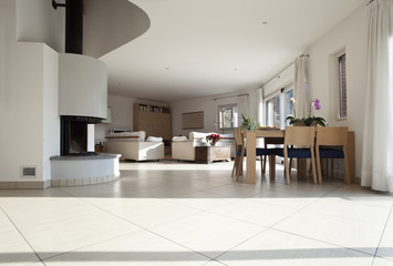 interno di casa moderna ammobiliata