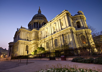 Fototapeta na wymiar St. Paul's Kathedrale - Weitwinkel Panorama