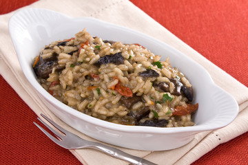 Risotto With Tomatoes and Mushrooms