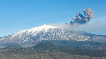 Papier Peint photo Lavable Volcan Volcan Etna Et Colonne De Fumée