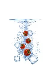 Schilderijen op glas IJsblokjes met cherrytomaatjes spatten © Lukas Gojda