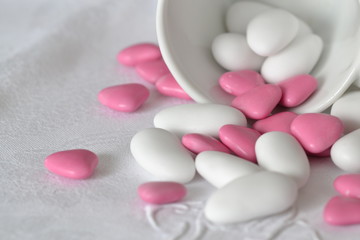 drag&eacute;es roses et blanches