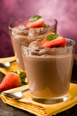 Mousse al Cioccolato con Fragole