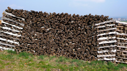 Brennholz gestapelt © focus finder