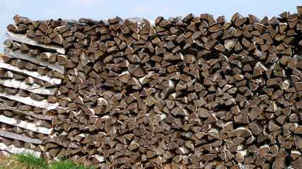 Brennholz gestapelt © focus finder