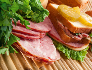 sandwiches with cheese and ham .