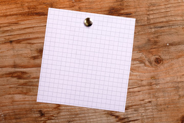 note paper on the wood background