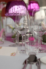 lila Tischdekoration