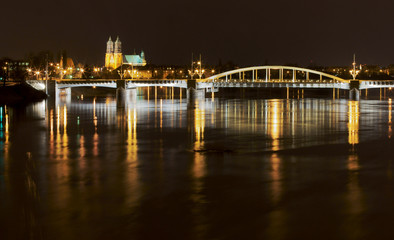 most i katedra w nocy