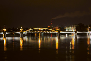 Fototapeta na wymiar most w nocy 2