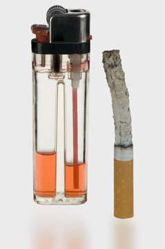 Encendedor, mechero y cigarrillo