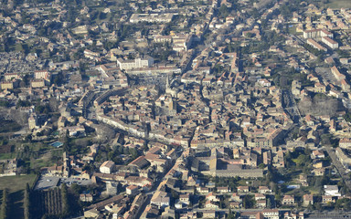 Saint-R&eacute;my-de-Provence vue d'avion