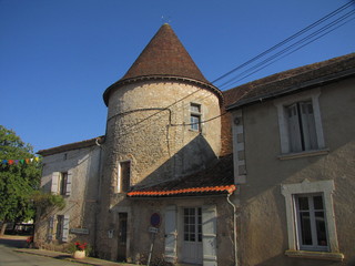 Village et Ch&acirc;teau de Varaignes ; Limousin, P&eacute;rigord