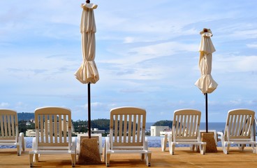 Вид на город  Карон у бассейна. Остров Пхукет