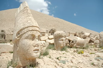 Zelfklevend Fotobehang Monumental god heads on mount Nemrut, Turkey © salajean