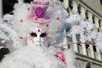 Obraz na płótnie Canvas Wenecja - różowe i białe maski z karnawału