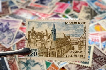 timbres - Abbaye Bénédictine de Charlieu - philatélie France