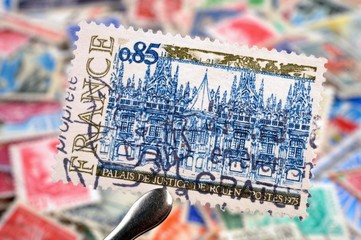 timbres - Palais de Justice de Rouen 1975 - philatélie France