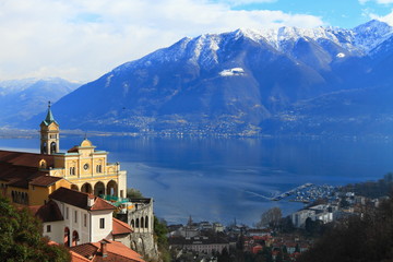 Naklejka na ściany i meble Madonna del Sasso i jeziora Maggiore w Lucerna, Szwajcaria