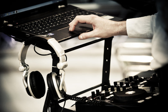 ordinateur casque musique assist&eacute; composition mix mixer composi