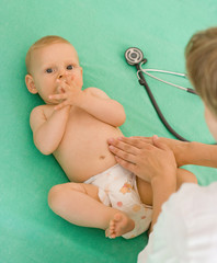 baby and doctor © mbt_studio