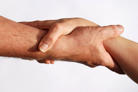 Eine Hand hilft der anderen