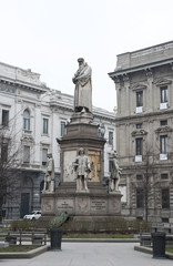 Fototapeta na wymiar Pomnik Leonardo, Mediolan, Włochy.