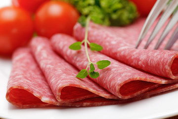 Salami mit Kirschtomaten