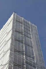 Verh&uuml;lltes Geb&auml;ude