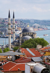 Naklejka premium View of Yeni Moscque, districts Eminonu and Beyoglu and the Bosp