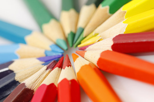 Color pencils in arrange in color wheel colors