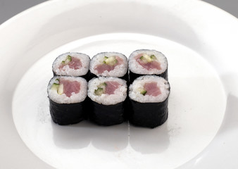 six appetizer sushi with tuna