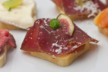 Canapes mit Schinken