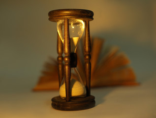 Sand-glass with the book