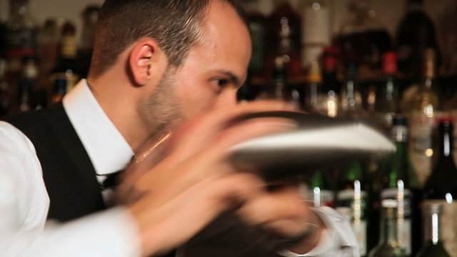 Shaking Cocktail