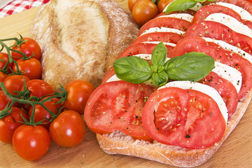Ciabatta mit Tomaten und Mozzarella