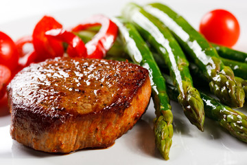 Grilled steaks and asparagus