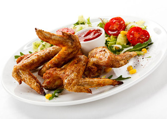 Grilled chicken wings with vegetable salad