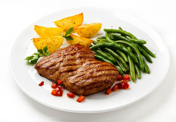 Grilled steak and vegetables