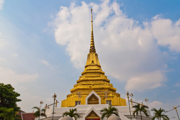 Fototapeta premium Golden pagoda with trees