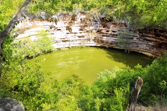 Cenote Sagrado Xtoloc Sacred Well Chichen Itza