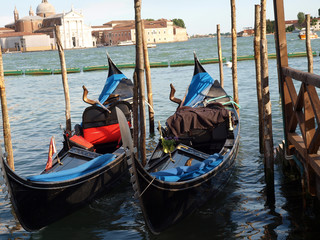 Fototapeta na wymiar Wenecja - gondole parking pobliskiego Pałac Dożów