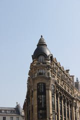 Fototapeta na wymiar Immeuble ancien du quartier de la Bourse à Paris