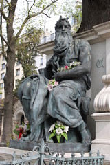 Statue du cimetière de Montmartre à Paris