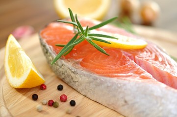 Lachs mit Zitrone und Rosmarin