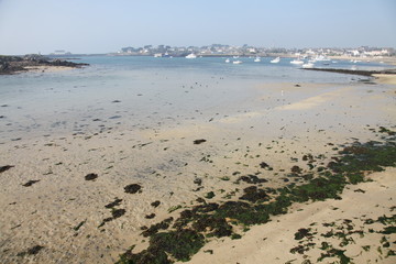 plage et port de l'ile de batz